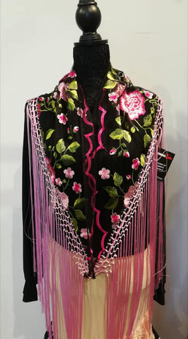 Embroidered shawl with silk fringe | Mantoncillo bordado con flecos de seda color rosa